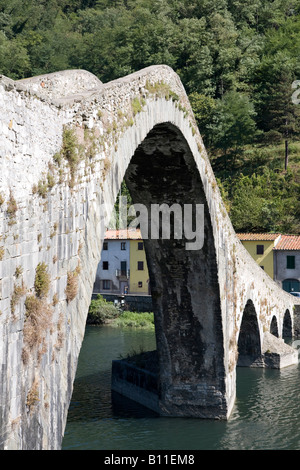 Borgo ein Mozzano Ponte della Maddalena "Pilgerbrücke '' Ponte del Diavolo" Über Höhle Fluß Serchio " Stockfoto