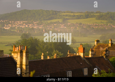 Furnished Bad BaNES England UK Sonnenaufgang über dem Schornstein mit Blick auf Bathampton Auen Stockfoto