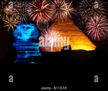 SON ET LUMIERE ZEIGEN GROSSARTIGE PYRAMIDEN SPHINX RUINEN GIZEH KAIRO ÄGYPTEN Stockfoto