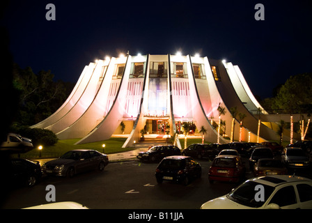 dh Madeira Casino FUNCHAL MADEIRA Casino Gebäude beleuchtet in der Nacht vom Architekten Oscar Niemeyer Stockfoto