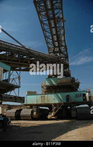 60m hohen Seilbagger in einer Braunkohle-Oberfläche mine in der Nähe von Profen, Leipzig, DDR Stockfoto