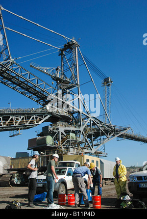 60m hohen Seilbagger in einer Braunkohle-Oberfläche mine in der Nähe von Profen, Leipzig, DDR Stockfoto