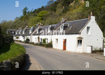 dh White Cottage Houses rustikal ROSEMARKIE EASTER ROSS CROMARTY Reihe von traditionellen terrassenförmig angelegten Hochland-Terrassenhütten schottland großbritannien Stockfoto