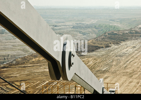 60m hohen Seilbagger in einer Braunkohle-Oberfläche mine in der Nähe von Profen, Leipzig, DDR Stockfoto