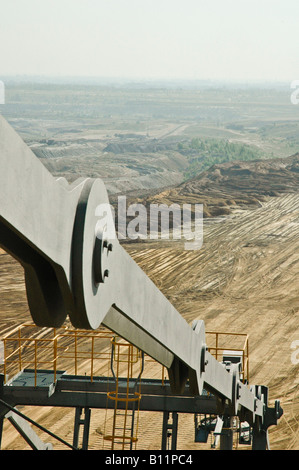 60m hohen Seilbagger in einer Braunkohle-Oberfläche mine in der Nähe von Profen, Leipzig, DDR Stockfoto