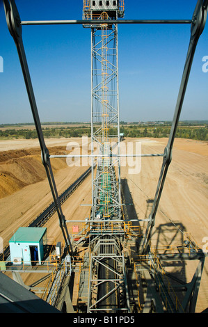 60m hohen Seilbagger in einer Braunkohle-Oberfläche mine in der Nähe von Profen, Leipzig, DDR Stockfoto
