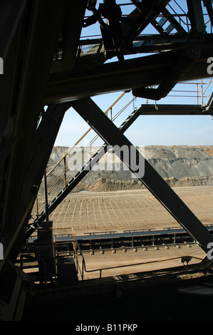 60m hohen Seilbagger in einer Braunkohle-Oberfläche mine in der Nähe von Profen, Leipzig, DDR Stockfoto