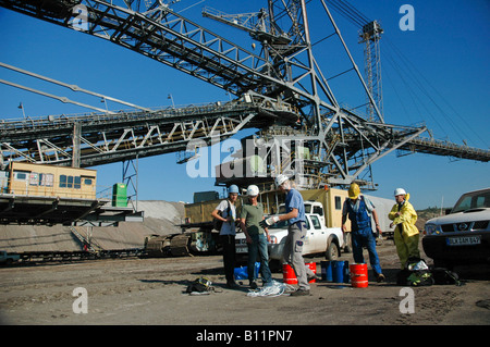 60m hohen Seilbagger in einer Braunkohle-Oberfläche mine in der Nähe von Profen, Leipzig, DDR Stockfoto