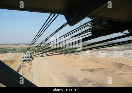 60m hohen Seilbagger in einer Braunkohle-Oberfläche mine in der Nähe von Profen, Leipzig, DDR Stockfoto