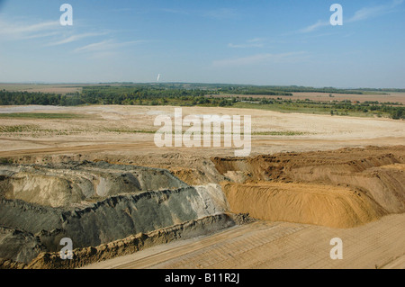 Blick aus einem 60m hohen Seilbagger über Berge von Abraum in einer Braunkohle-Oberfläche mine in der Nähe von Profen, Leipzig, DDR Stockfoto