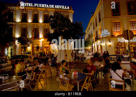 Die solare-Turm - in der Nähe von Sevilla, Andalusien - ist Europas erste kommerziell operative Kraftwerk es irgendwie. Stockfoto