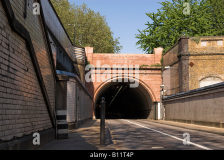 Eingang der Surrey Seite des Rotherhithe Tunnel, London Stockfoto