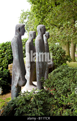 Statuen von Emil Krieger auf dem deutschen Soldatenfriedhof deutschen Krieg Friedhof Belgien Stockfoto