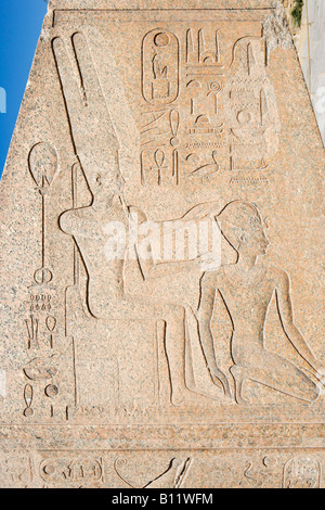 Tipp von Hatschepsuts gefallene Obelisk, Bezirk von Amun-Tempel von Karnak, Luxor, Nil Senke, Ägypten Stockfoto