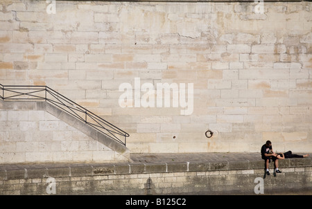 Wand entlang der Seine, Paris Frankreich Stockfoto