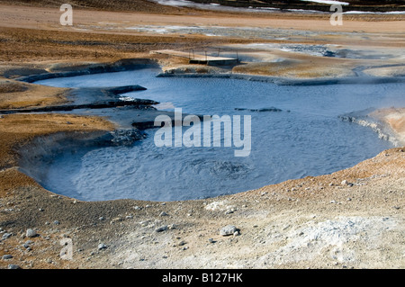 Namafjall High Temperatur geothermische Anlage mit schwefelhaltigen blubbernden Schlammlöcher. Island Stockfoto