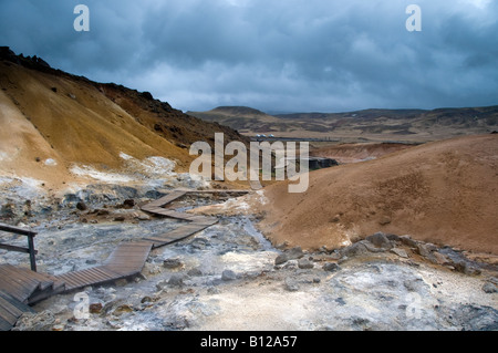 Dampfend heißen Quellen von Seltun Krysuvik Island Stockfoto