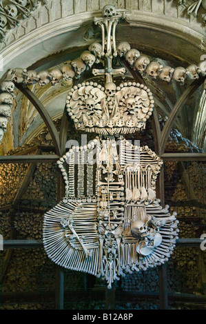 Sedlec Ossuary dekoriert eine Kirche mit den Knochen von 40 000 Menschen Opfer des 30-jährigen Krieges Kutna Hora-Tschechische Republik Stockfoto