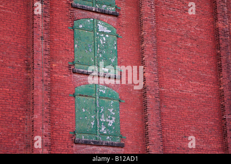 Bunte alte Industriegebäude Wand Stockfoto