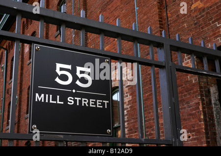 Die Brennerei-Adresse melden Sie 55 Mill Street Stockfoto