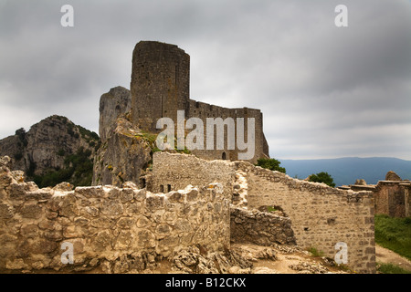 Château de Peyrepertuse einen zerstörten französischen Schloss und Burg in Languedoc-Roussillon Südfrankreich Stockfoto