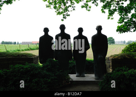 Bronzeskulptur auf Langemark deutscher ersten Weltkrieg Friedhof Ypern, Belgien Stockfoto