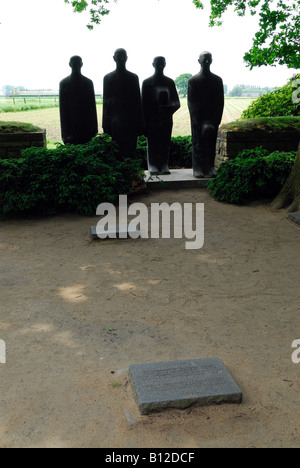 Bronzeskulptur auf Langemark deutscher ersten Weltkrieg Friedhof Ypern, Belgien Stockfoto