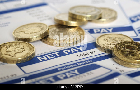 BRITISCHE LOHNZETTEL ZEIGT NETTO ZAHLEN BETRAG UND WÄHRUNG PFUND CASH.UK. Stockfoto