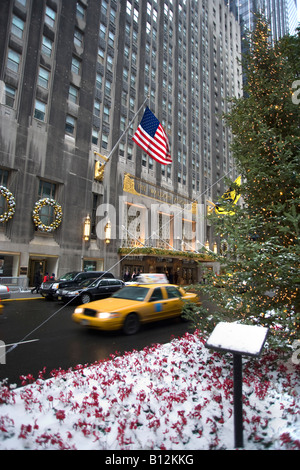 SNOWY WEIHNACHTEN WALDORF ASTORIA HOTEL PARK AVENUE MANHATTAN NEW YORK CITY USA Stockfoto