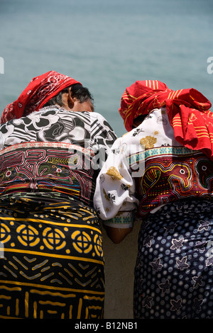 KUNA EINHEIMISCHE INDISCHE FRAUEN IN INDIGENEN KOSTÜM PANAMA-STADT-REPUBLIK VON PANAMA Stockfoto