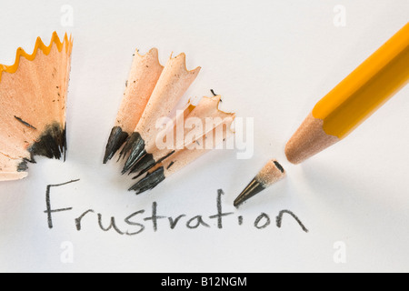 Frustration mit gebrochenen Bleistift mit rasieren Stockfoto