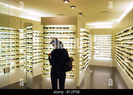 Sunglass Hut Shop, Bluewater Shopping Centre Greenhithe, Kent, England, Vereinigtes Königreich Stockfoto