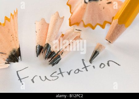 Frustration mit gebrochenen Bleistift mit rasieren Stockfoto