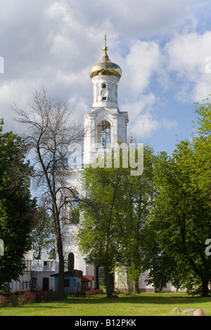 Der Glockenturm des Klosters. Das Kloster St. George's (Jurjew). Weliki Nowgorod, Russland. Stockfoto