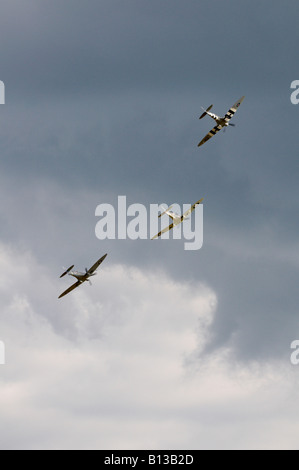Supermarine Spitfire Tr Mk 1 X Mk 1 X Feder MkVb Duxford Airshow 2008 Stockfoto