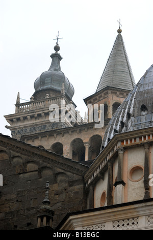 Fassade der Basilica di Santa Maria Maggiore Piazza del Duomo Bergamo Alta Lombardy Italien Stockfoto