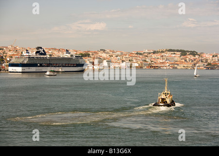 Celebrity Summit im Hafen von Lissabon Stockfoto