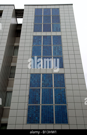 Große Solaranlagen ausgestattet, Wohnungen in Bocklemund, Köln, Nordrhein-Westfalen, Deutschland. Stockfoto