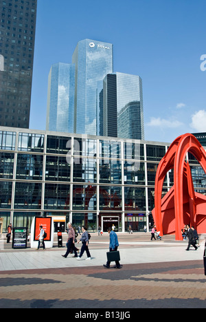 Paris Frankreich, kommerzielle Architektur Moderne Bürogebäude im „La Defense“ Business Center Street Scene Total, Unternehmensinvestitionen, Glas Stockfoto