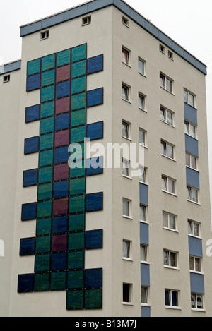 Große farbige Solarzellen ausgestattet, Wohnungen in Bocklemund, Köln, Nordrhein-Westfalen, Deutschland. Stockfoto