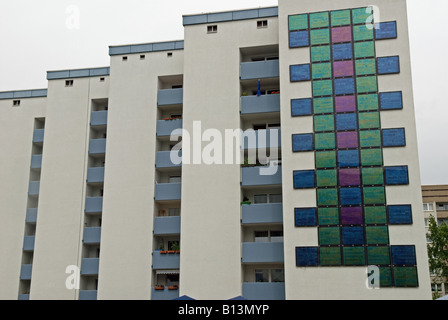 Große farbige Solarzellen ausgestattet, Wohnungen in Bocklemund, Köln, Nordrhein-Westfalen, Deutschland. Stockfoto