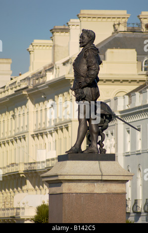 Sir Francis Drake Statue vor Grand Parade Haus auf Plymouth Hacke Devon UK Stockfoto