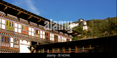 Bhutan Trongsa Dzong Innenhof und Ta Dzong Stockfoto