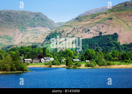 See Grasmere im Frühling Grasmere Dorf aus betrachtet über die Seen Wasser, "Lake District" Cumbria England UK Stockfoto