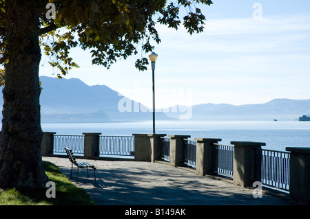 Schattigen Aussichtspunkt über dem Lago Maggiore in der Nähe von Luino zuvor A5MJTM Stockfoto