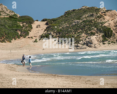 Paar in der kleinen Bucht am Strand von Patara mugla Türkei Stockfoto