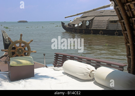 Traditionelle Reis Boote gebaut als Hotel Hausboote Cruisen auf den Backwaters von Kerala Indien Stockfoto