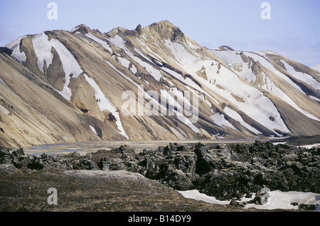 Geographie/Reisen, Island, Landschaften, Landmannalaugar, schneebedeckte Berge in Vulkan, Additional-Rights - Clearance-Info - Not-Available Stockfoto