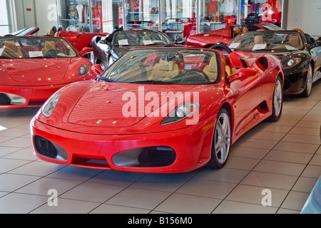 Ein 2008 ist Ferrari Modell 460 in Newport Beach CA Händler s Showroom Preis 304 000 Stockfoto