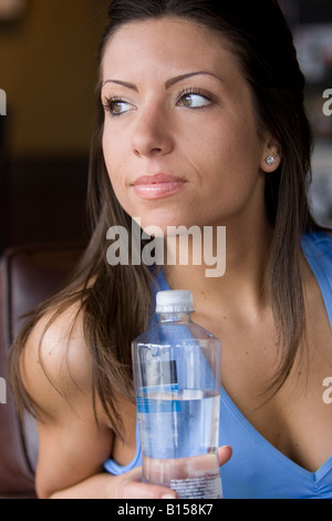 Frau sitzt im Café, Lächeln, Washington DC, USA Herr-6-1-08 Stockfoto